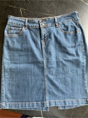 Old Navy Denim Skirt in Mid Blue